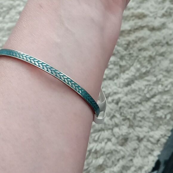 Sterling silver braclet made in Mexico with blue design throughout 2 1/2" across - Picture 2 of 2